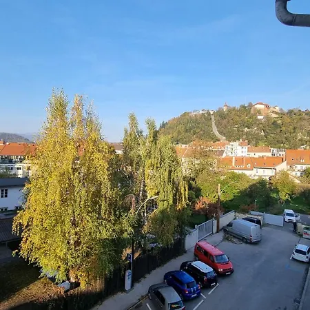 Apartman Living In The Heart Of
