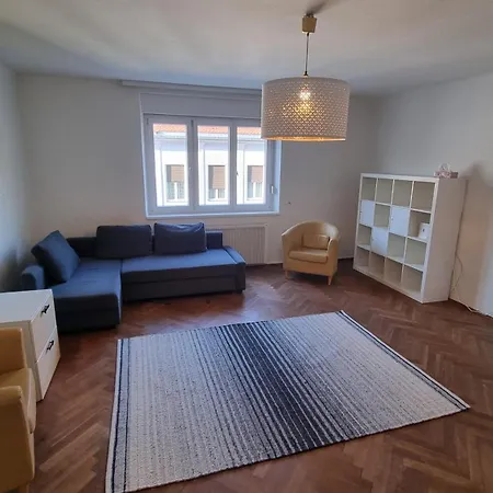 Apartman Living In The Heart Of